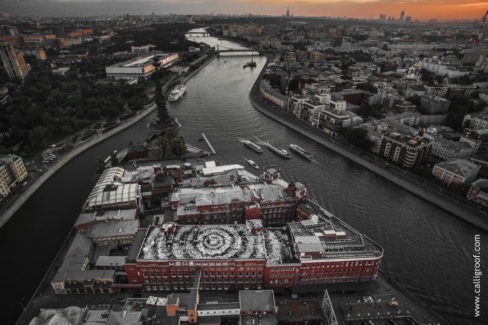 Pokras Lampas calligraphie rooftop Moscou