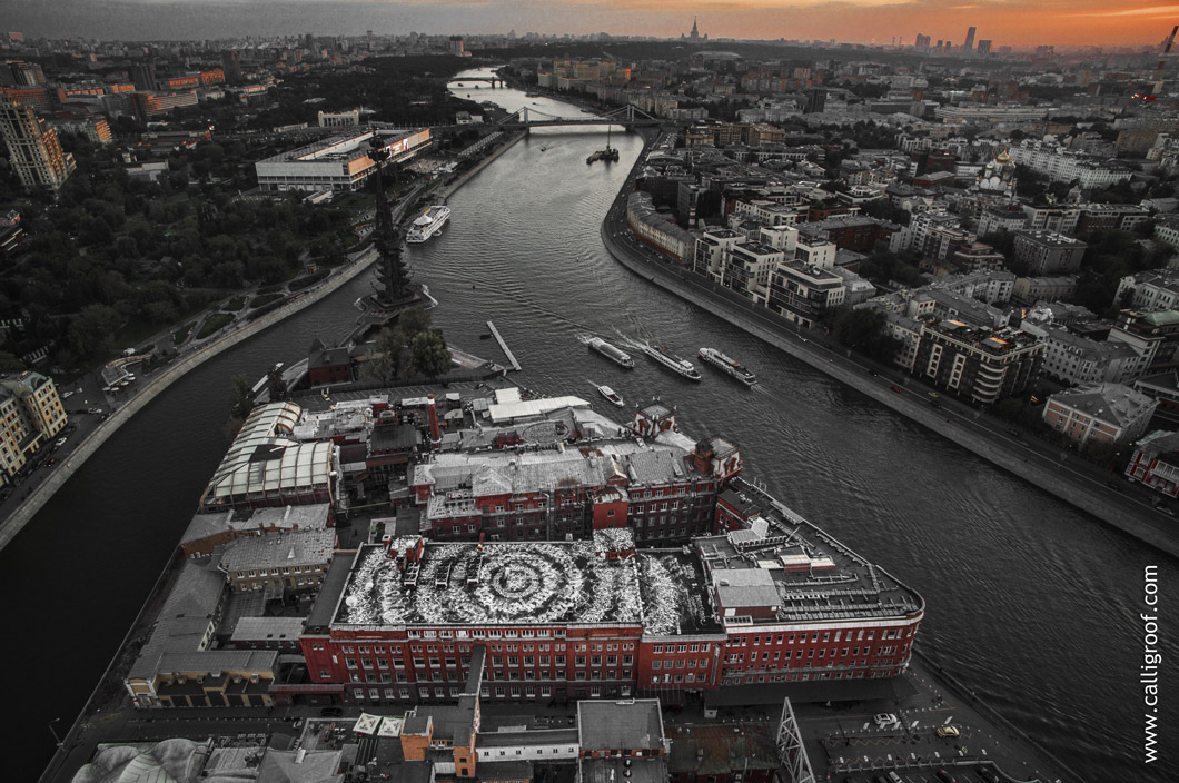 Pokras Lampas calligraphie rooftop Moscou